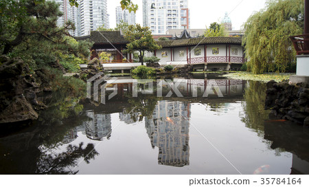 VANCOUVER, CANADA - SEPTEMBER 2014: Dr. Sun Yat VANCOUVER, CANADA - SEPTEMBER 2014: Dr. Sun Yat 35784164