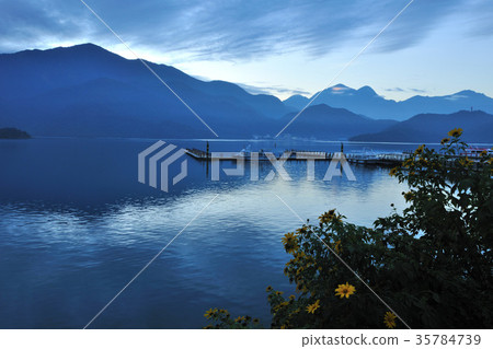 日月潭,明潭,水沙連,日月潭國家風景區,日月潭風景區,湖泊,水庫,湖,湖面,船,水,船,南投縣,魚池 日月潭,明潭,水沙連,日月潭國家風景區,日月潭風景區,湖泊,水庫,湖,湖面,船,水,船,南投縣,魚池 35784739