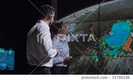 Researchers forecasting weather of storm 35786286