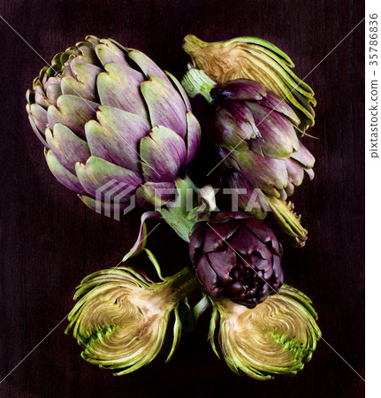Perfect Raw Artichokes Perfect Raw Artichokes 35786836