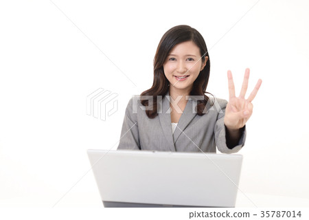 Smiling business woman 35787014