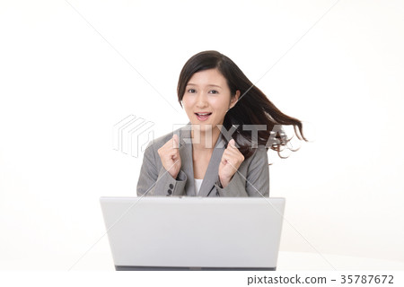 一個快樂的女商人 35787672