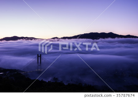 The sea of clouds of the Chichibu Basin The sea of clouds of the Chichibu Basin 35787674