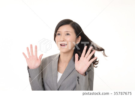 Business woman with a stunning expression 35787675