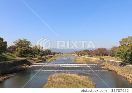 Kyoto, Kamogawa (looking at the northwest from Kashiwa Bridge) Kyoto, Kamogawa (looking at the northwest from Kashiwa Bridge) 35787952