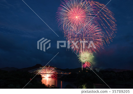 大型煙花匯演與驕傲/川崎町，Ichinoseki，岩手縣 35789205