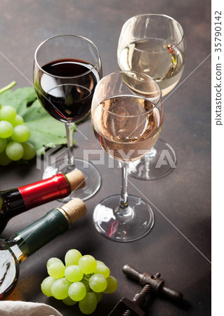 Wine glasses and grapes 35790142
