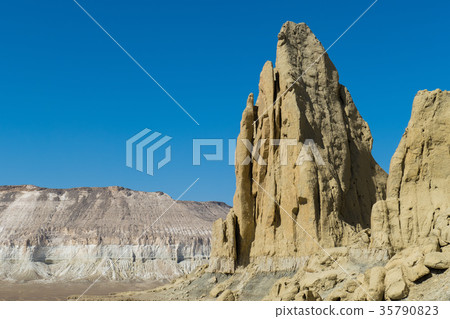 Cliff on the edge of the Ustiurt plateau Cliff on the edge of the Ustiurt plateau 35790823