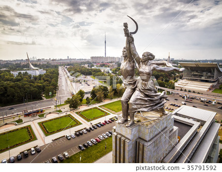 Famous monument Worker and Collective Farmer 35791592