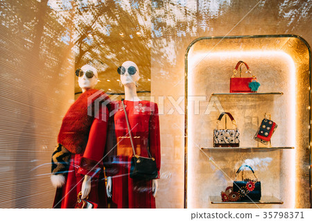 Female Mannequins And Fashion Accessories In Shop Female Mannequins And Fashion Accessories In Shop 35798371
