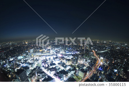 東京從Ikebukuro超廣角fisheye攝影的夜視圖都市風景 35800115