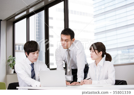 Business scene in-house meeting Business scene in-house meeting 35801339
