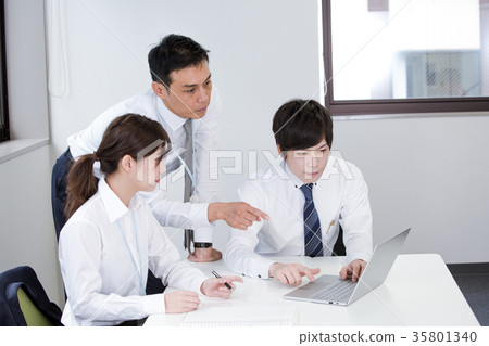 Business scene in-house meeting Business scene in-house meeting 35801340