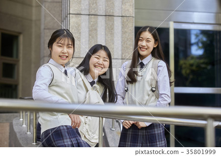 Friends, high school students 35801999