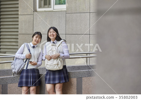 Friends, high school students 35802003
