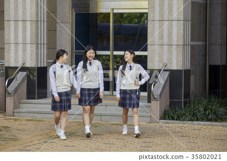 Friends, high school students 35802021