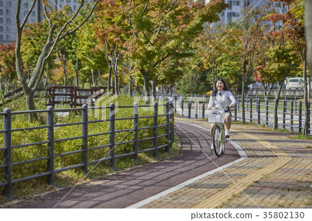 High school student, bicycle, park 35802130