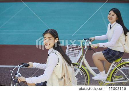 高中生,自行車,公園 高中生,自行車,公園 35802136