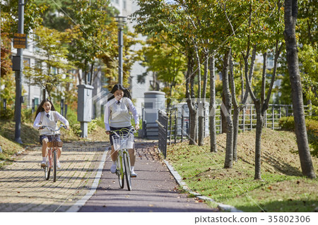 High school student, bicycle, park 35802306