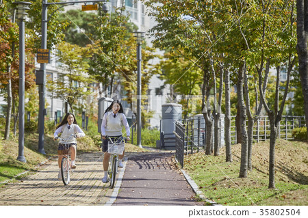 High school student, bicycle, park 35802504