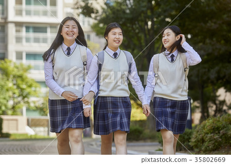 Friends, high school students, fun 35802669