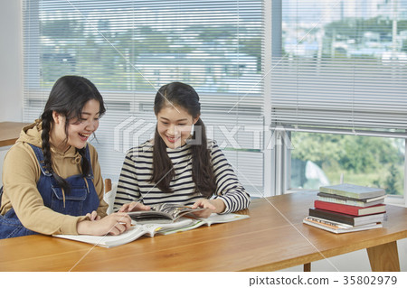 Friends, high school, learning 35802979