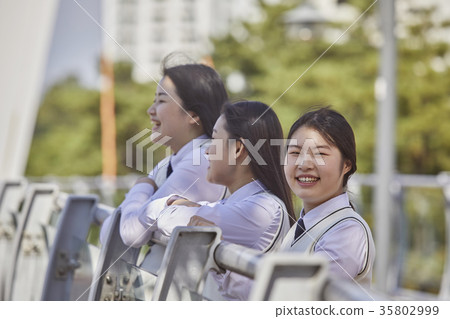 朋友,高中生,欄杆 朋友,高中生,欄杆 35802999