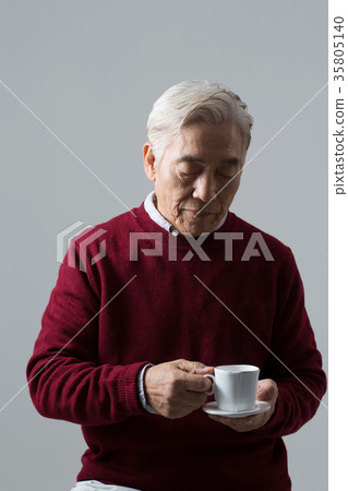 韓國人,老年人,老年人喝咖啡,休閒 韓國人,老年人,老年人喝咖啡,休閒 35805140