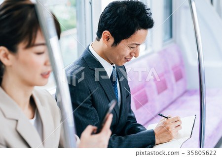 商務男子火車攝影合作 - 京王電鐵有限公司 35805622