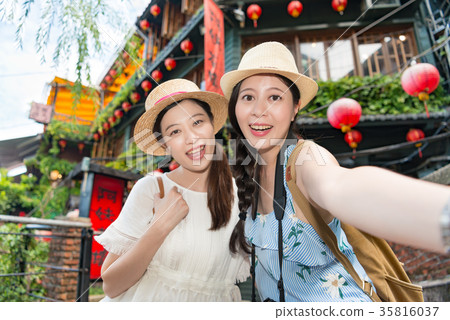 girls Taking selfie on famous landmarks girls Taking selfie on famous landmarks 35816037