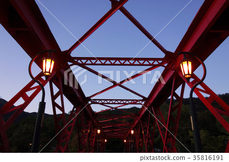 Shikatsuko山鐵路橋 35816191