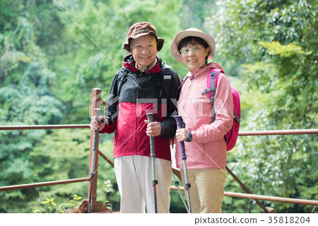 微笑遷徙的資深夫婦 35818204