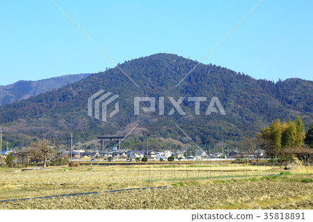 與藍天的鄉下風景 35818891