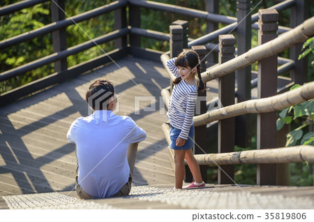 爸爸和女兒約會 35819806