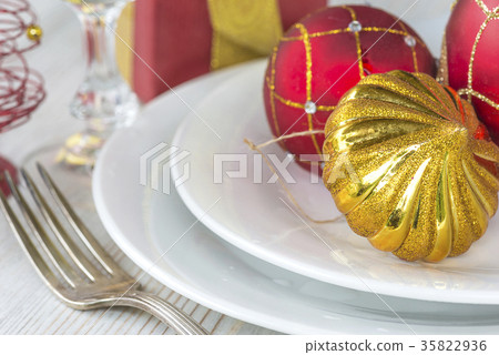 christmas table setting 35822936