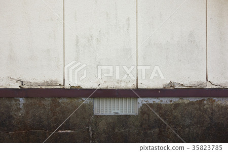 Degraded outer wall Degraded outer wall 35823785