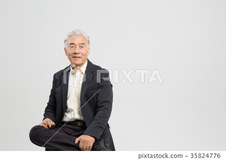 Portrait of healthy elderly 35824776