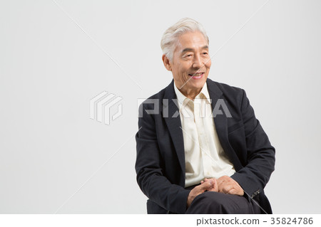 Portrait of healthy elderly 35824786