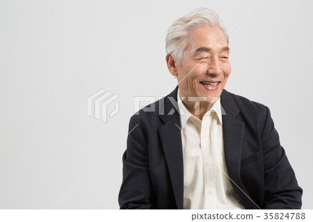 Portrait of healthy elderly 35824788