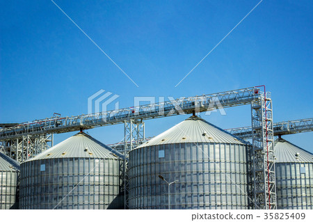Storage silos for agricultural cereal products. 35825409