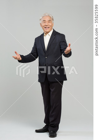 Portrait of healthy elderly Portrait of healthy elderly 35825599