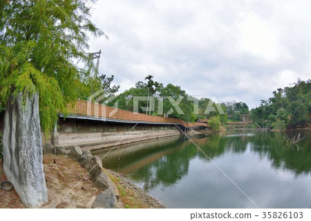 美麗的鄉村水塘在台灣苗栗縣銅鏡村 美麗的鄉村水塘在台灣苗栗縣銅鏡村 35826103