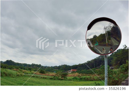 美麗的鄉村水塘在台灣苗栗縣銅鏡村 美麗的鄉村水塘在台灣苗栗縣銅鏡村 35826196