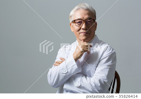 Portrait of a Doctor, Healthy Veterinarian 35826414