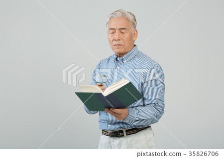 Portrait of a Healthy Elderly Reading Portrait of a Healthy Elderly Reading 35826706