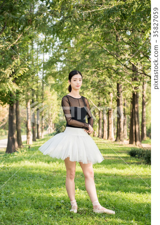 Ballerina 35827059