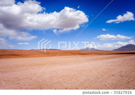 Siloli desert in sud Lipez reserva, Bolivia Siloli desert in sud Lipez reserva, Bolivia 35827916