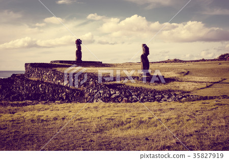 Moais statues, ahu vai ure, easter island 35827919