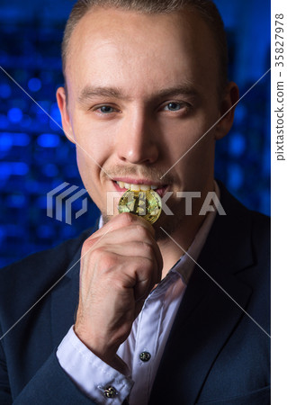 miner bitcoin cryptocurrency 35827978