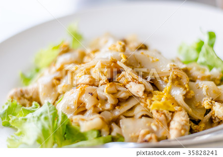 Close up fried noodle with egg, thai food Close up fried noodle with egg, thai food 35828241